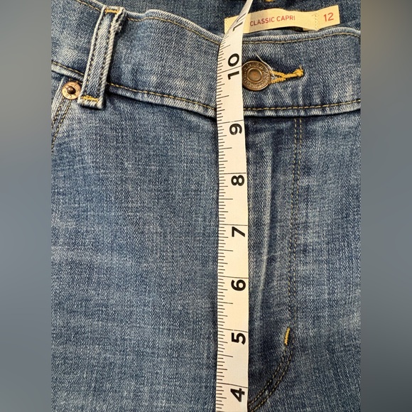 Levi's Women’s Classic Capri Jeans Size 12 - Picture 7 of 10